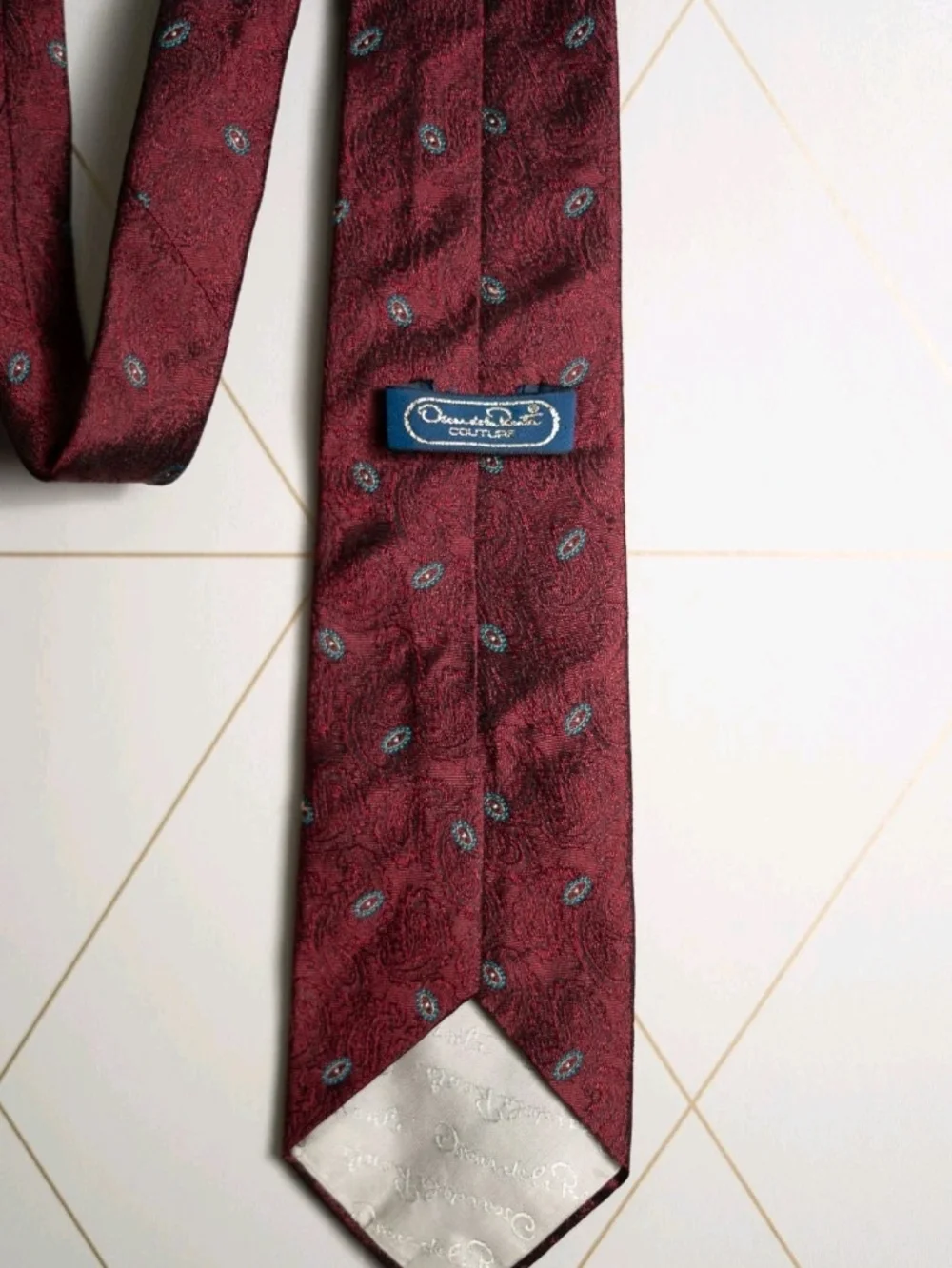 Oscar de la Renta Burgundy Paisley Silk Tie